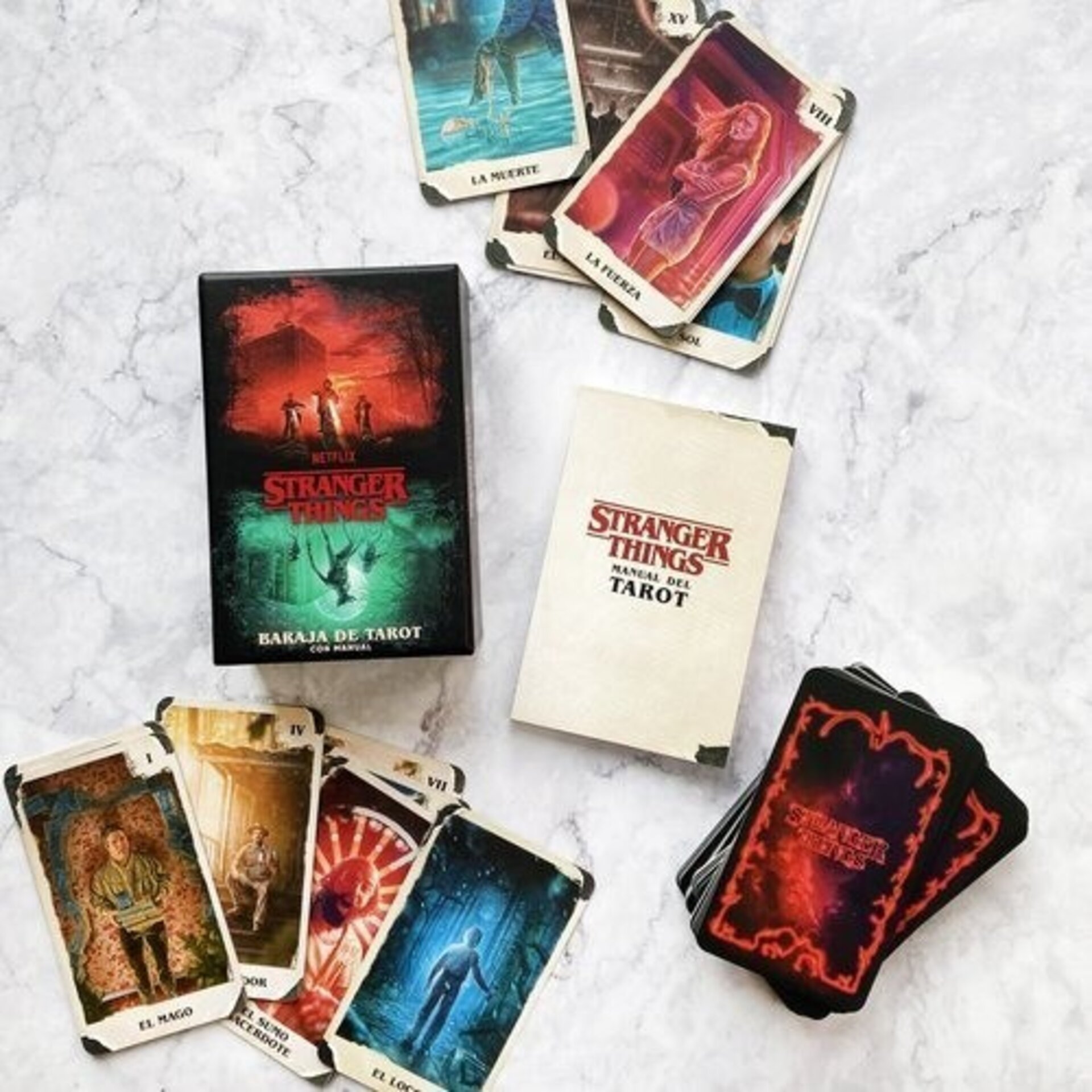 STRANGER THINGS BARAJA DE TAROT CON MANUAL - 3