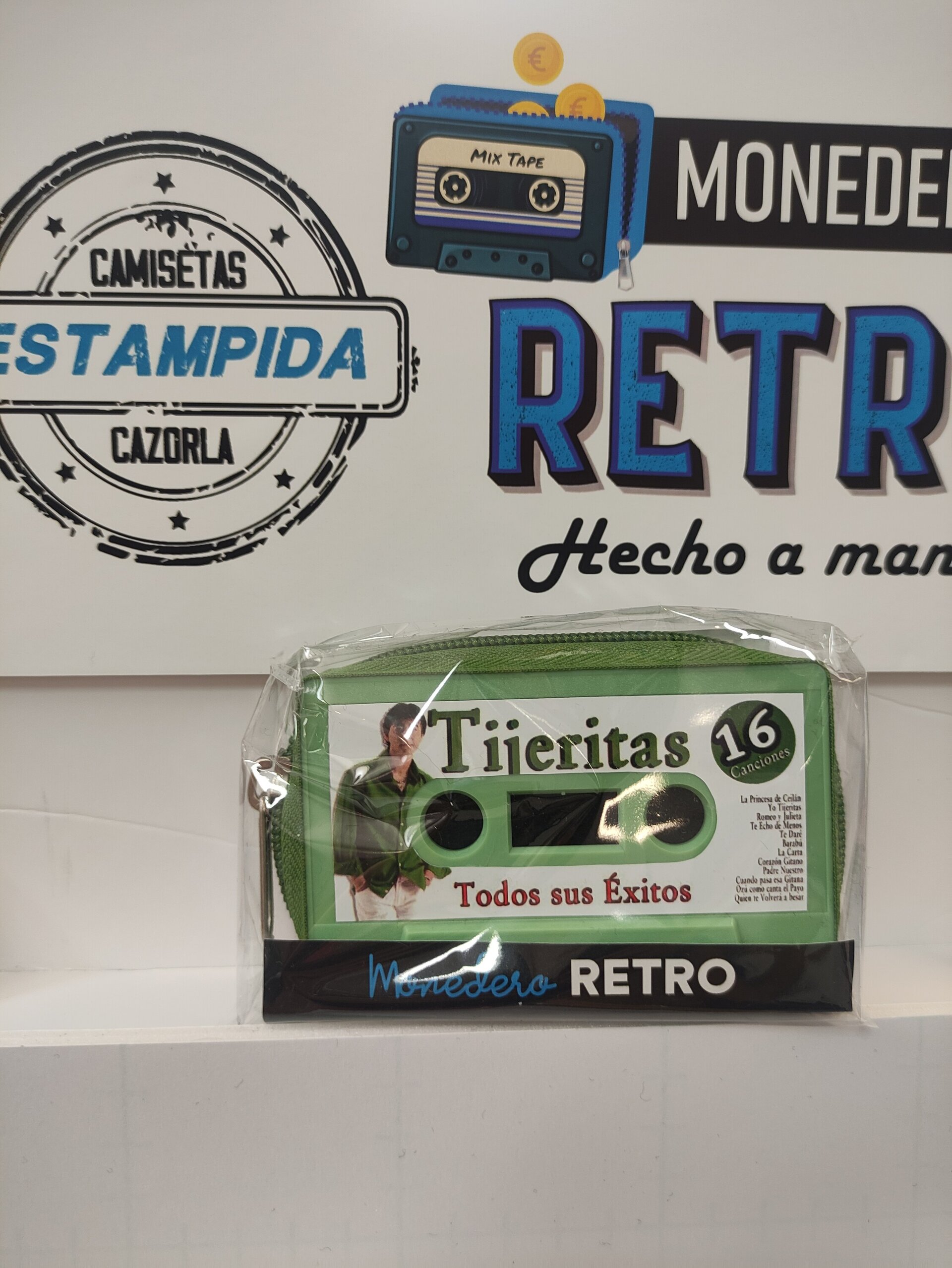 Monederos hechos con casettes - 43