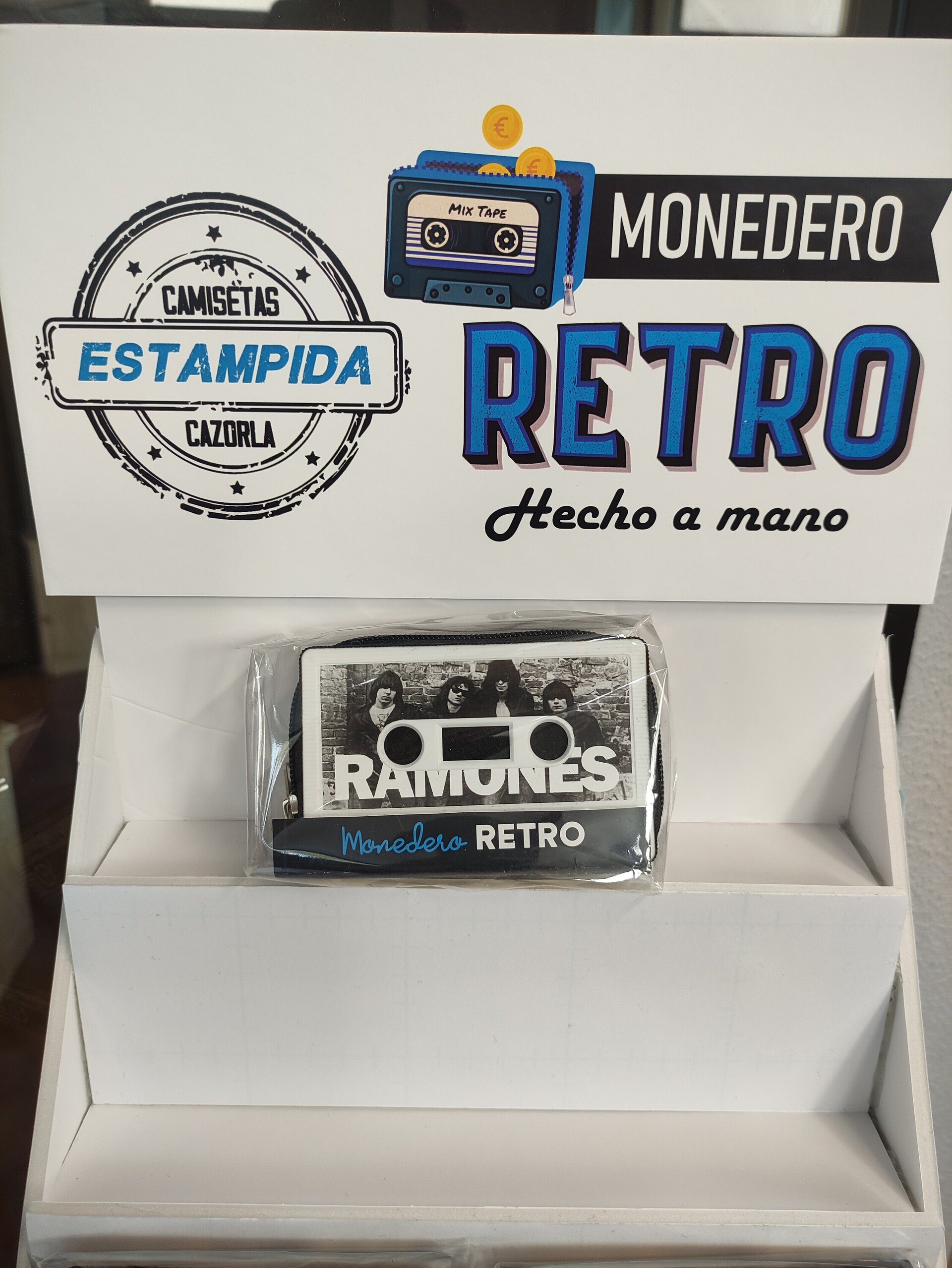 Monederos hechos con casettes - 49